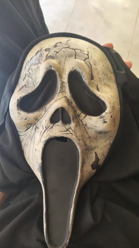 Customer photo review of Ghost Face Máscara Envelhecida - Original Fun World