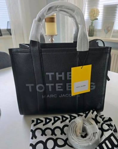 Customer photo review of Marc Jacobs The Tote Bag Medium Schwarz