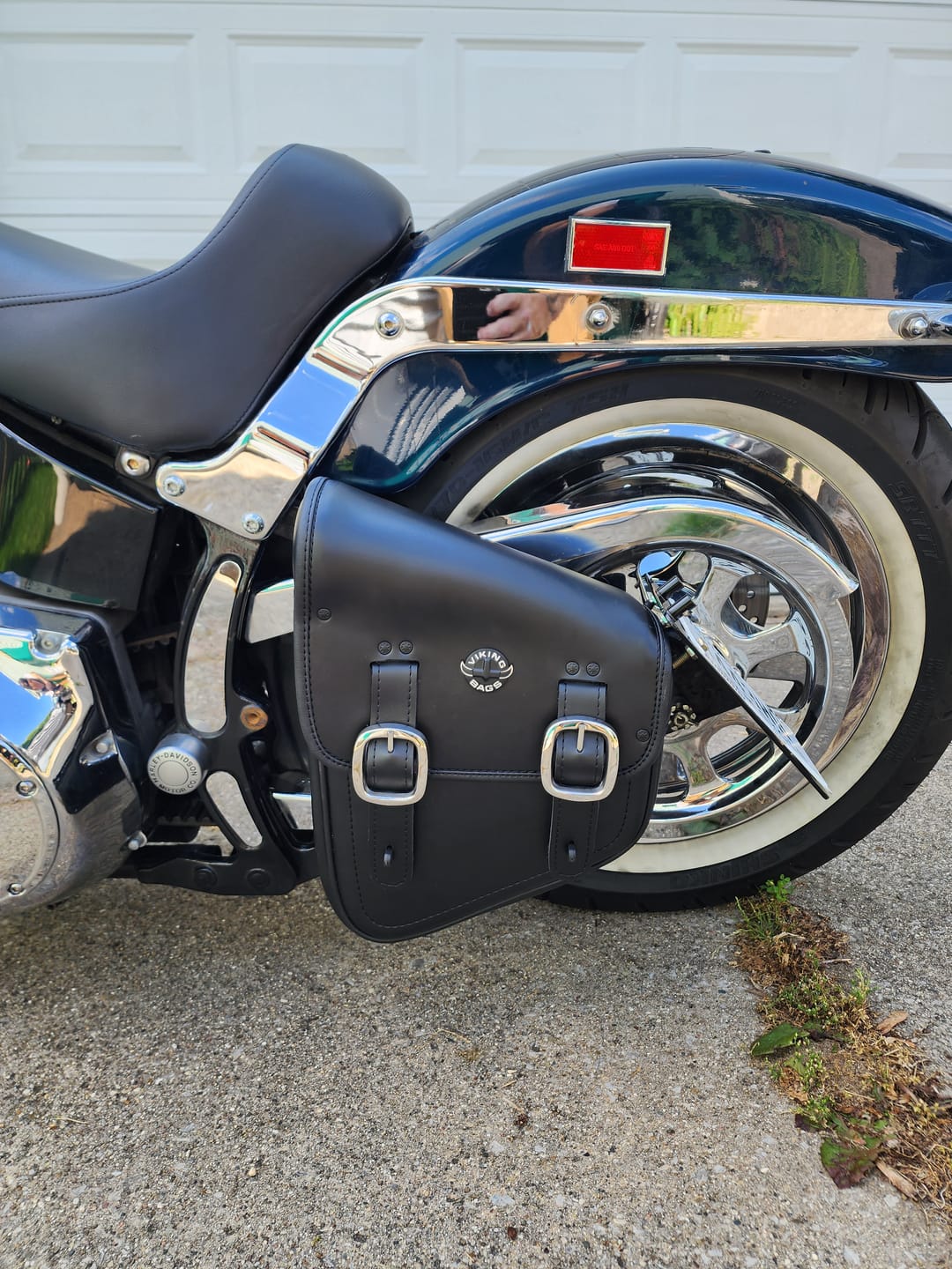 Customer photo review of 3L - Vintage Motorcycle Swingarm Bag for Harley Softail