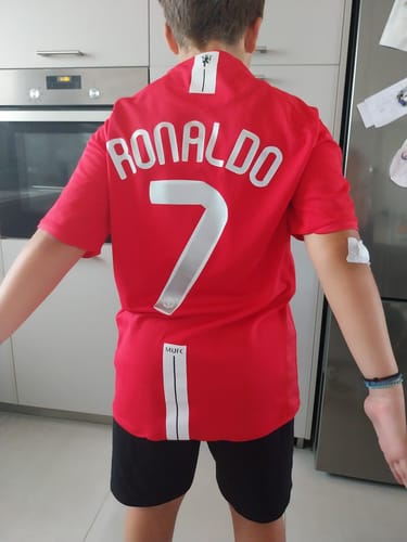 Customer photo review of Cristiano Ronaldo CR7 Manchester United Champions League Final Moscow 2008 Retro Red Football Shirt