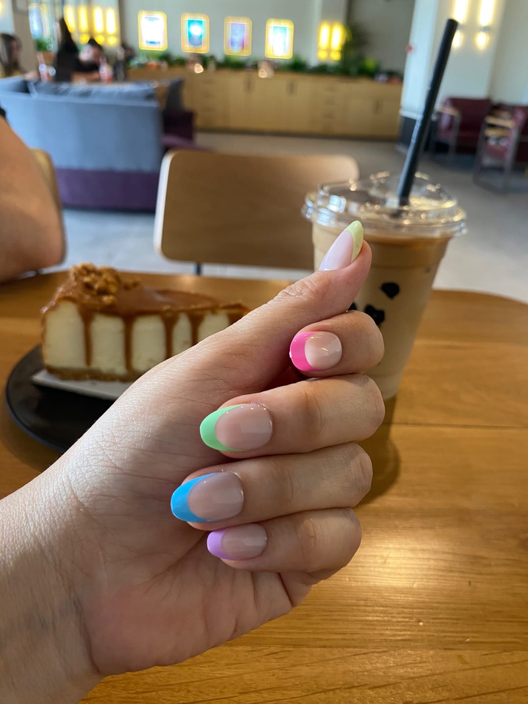 Customer photo review of Candy Tips - Short Round - 30 Adet Takma Tırnak