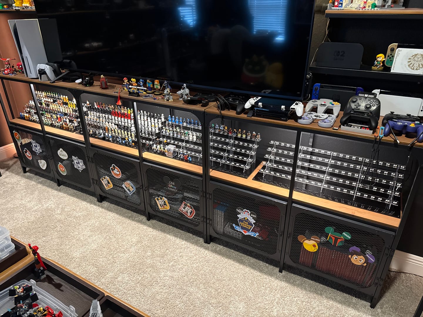 Customer photo review of Display Case for LEGO® 72 minifigures fits 1/2 IKEA Billy