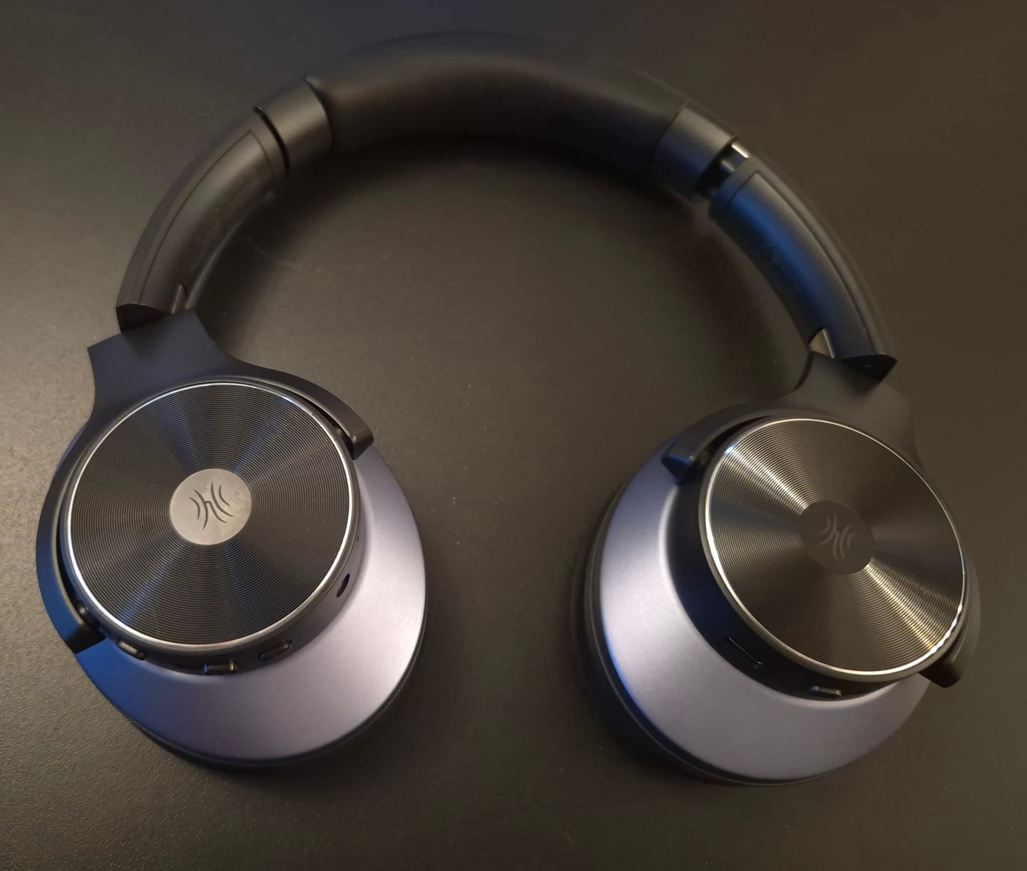 Customer photo review of Oneodio A Series - Bluetooth 5.0 Active Noise Cancelling Wireless Headphones - Built-in Microphone, Type C Charging & Carry Case