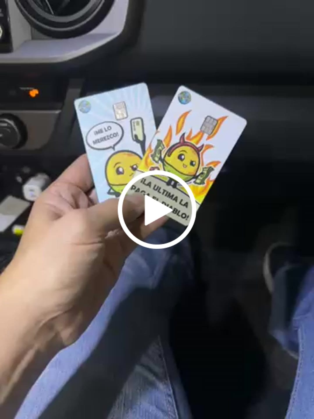 Customer video review of La Última La Paga el Diablo - Sticker para Tarjeta de Crédito