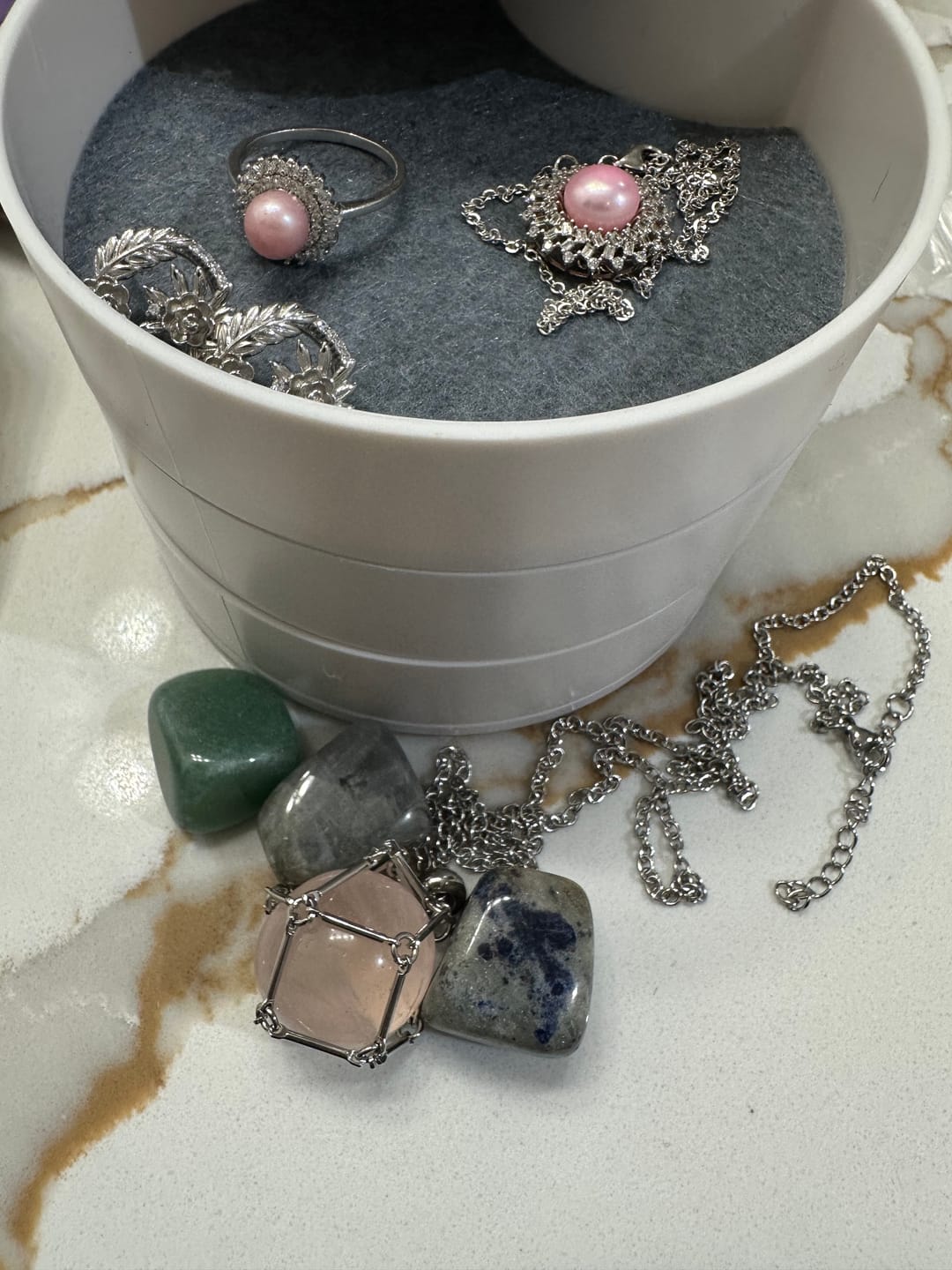 Customer photo review of Mystery Reveal - Rotating Tower Case with 925 Jewelry Oysters Fizzers and More