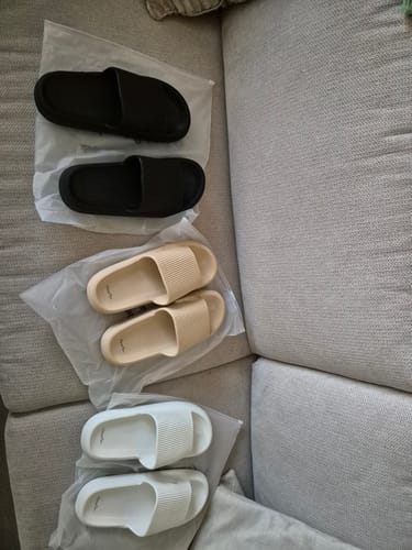 Customer photo review of HappyFlops