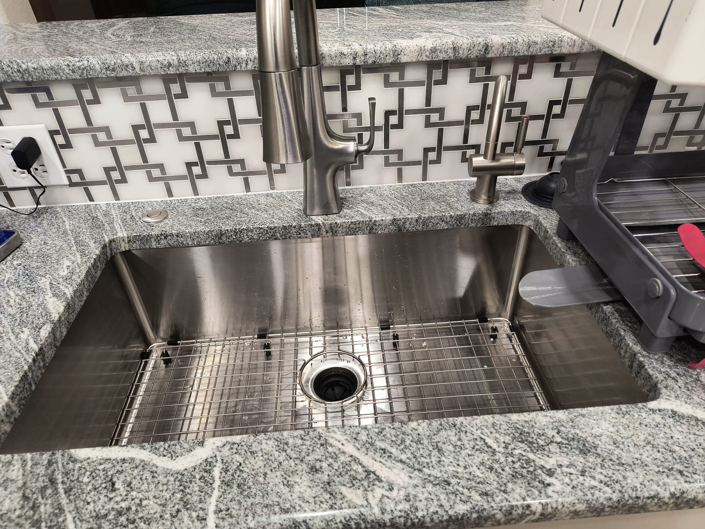 Customer photo review of 31" Stainless Steel Undermount Kitchen Sink - Single Bowl - Center Drain (5S31b-10)
