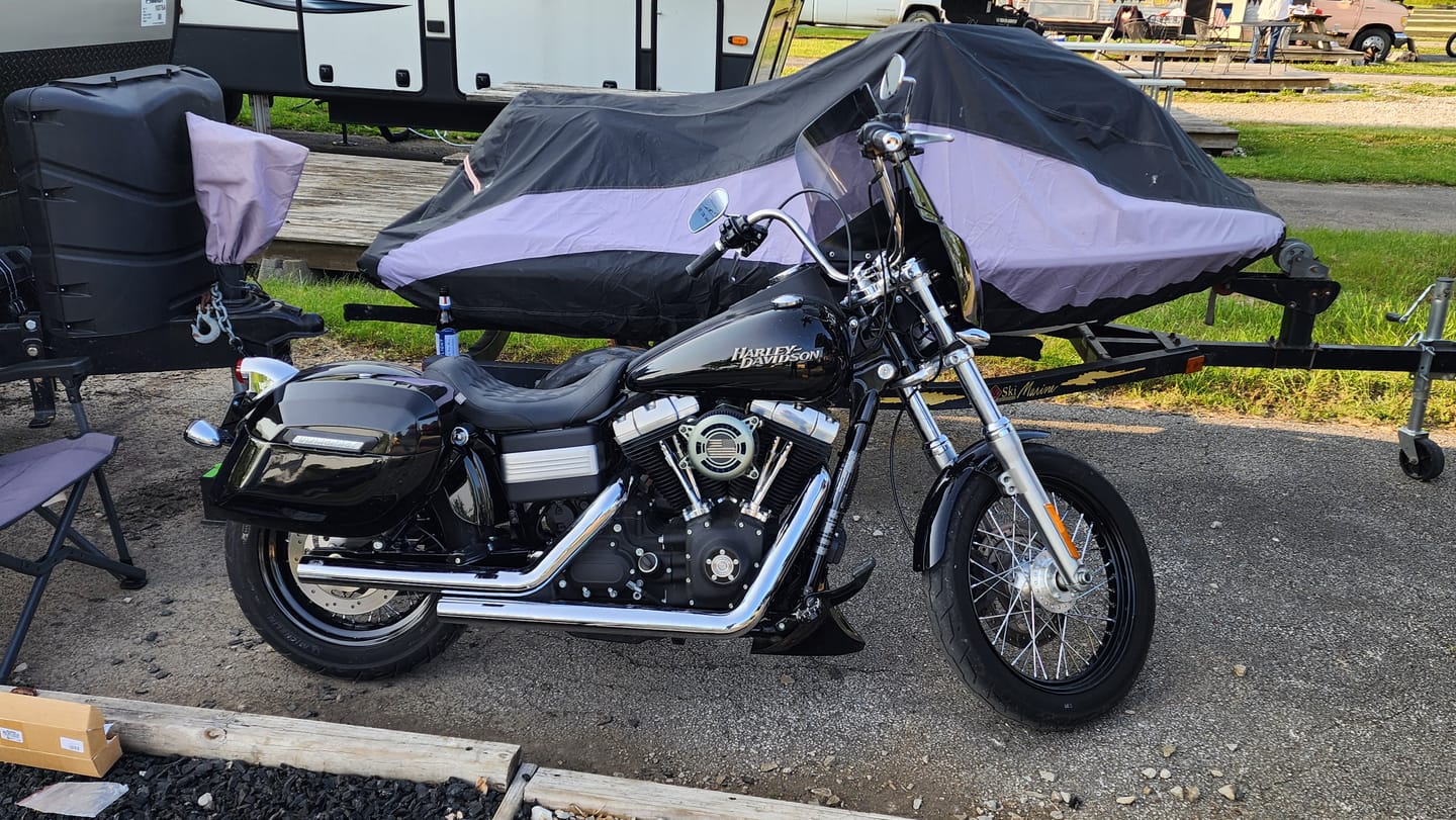 Customer photo review of 36L - Lamellar Raven Extra Large Shock Cut-out Painted Hard Saddlebags for Harley Dyna Street Bob FXDB/I