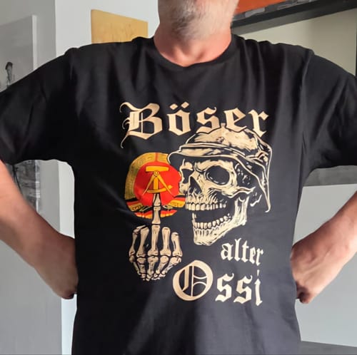 Customer photo review of Böser alter Ossi - Premium T-Shirt