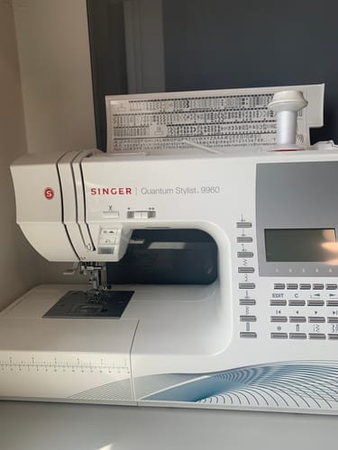 Customer photo review of Singer Quantum Stylist 9960 Sewing Machine - Professional results, huge amount of stitch patterns, extension table, hard cover, multiple fonts - New 2025 model