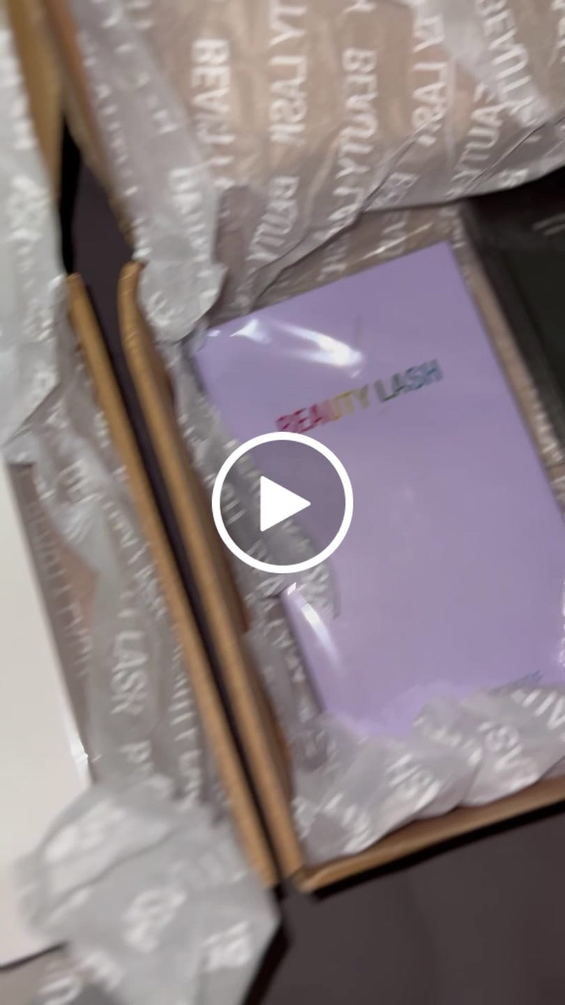 Customer video review of Flat Lashes
