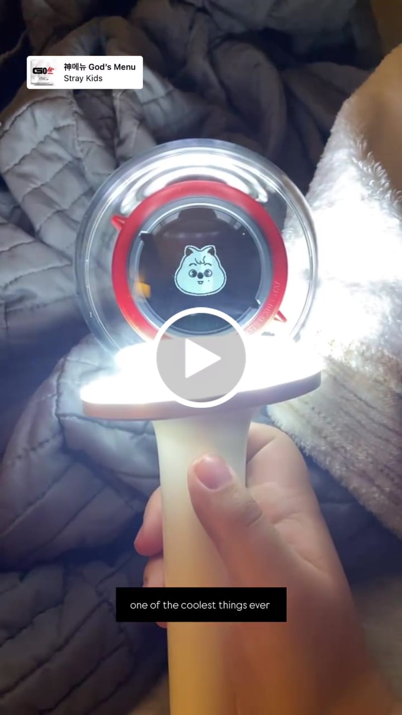Customer video review of Stray Kids - OFFICIAL LIGHT STICK VER.2
