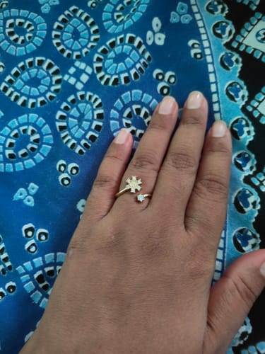 Customer photo review of Anushka Sharma Golden Blooming Flower Ring
