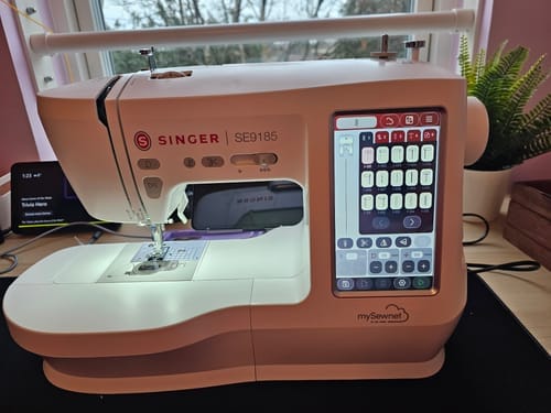Customer photo review of Singer SE9185 Sewing, Quilting and Embroidery machine - Singers latest combination machine that does it all - 30 day trial of Creativate software - New 2025 model