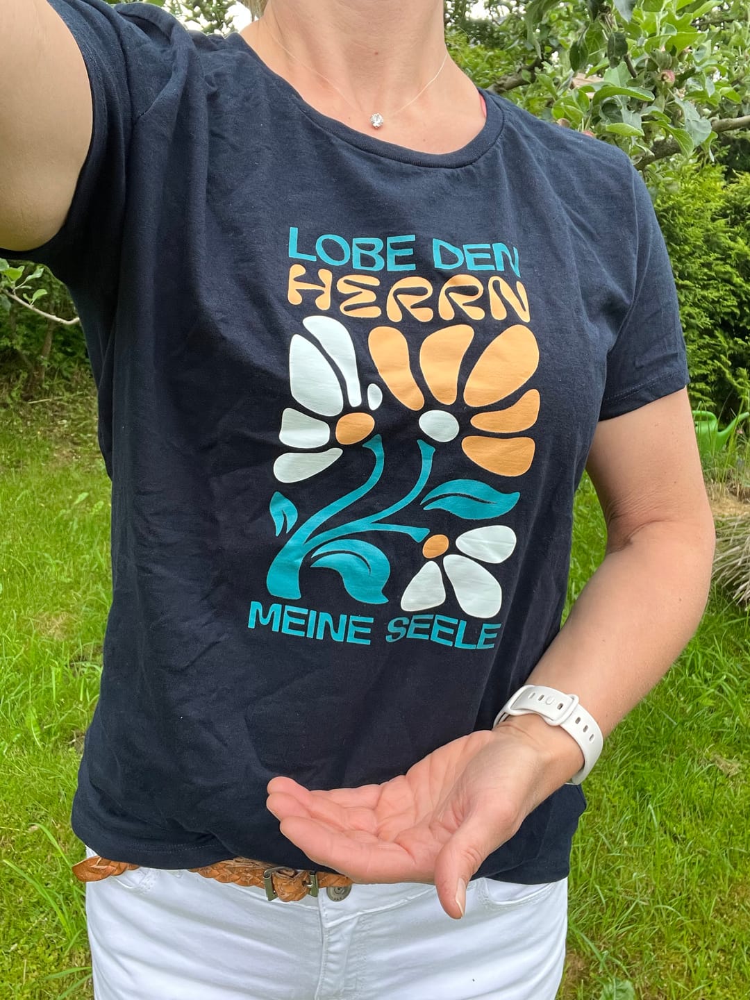 Customer photo review of Ps 103,1 - V4 - Retro Flowers - FP - Ladies Premium Shirt