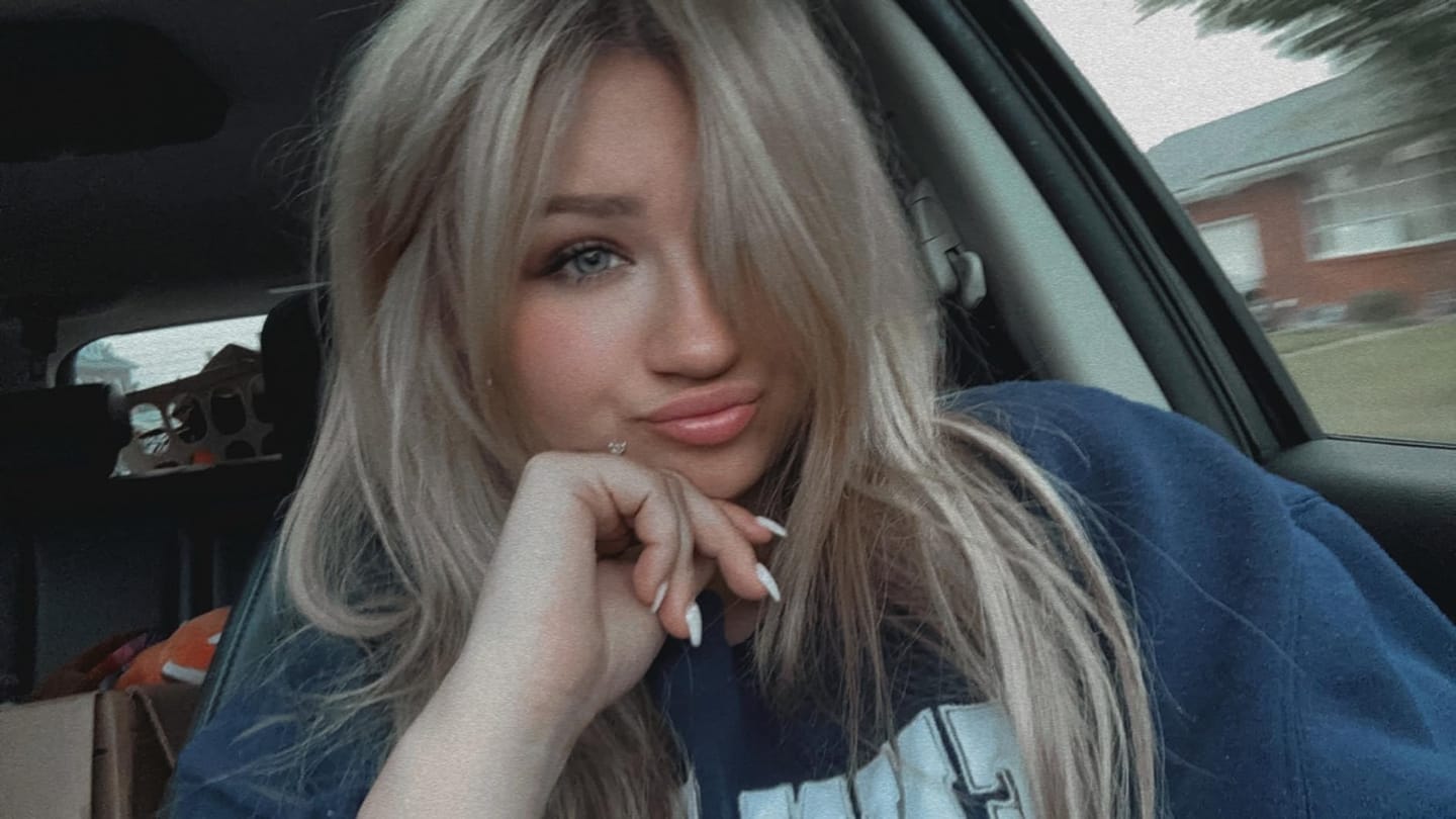 Customer photo review of Moresoo Clip In Mono Topper Hairpieces Real Human Hair 5"*5" Base Blonde Hair(#P18/613)