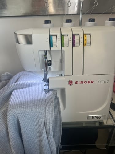 Customer photo review of Singer HD0405S Heavy Duty Overlocker, 2/3/4 thread configuration, large cutting blade, fast and efficient overlocker - New 2025 model