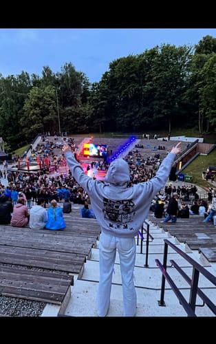 Customer photo review of EMBRACE THE STRUGGLE SUPER HEAVY HOODIE GREY