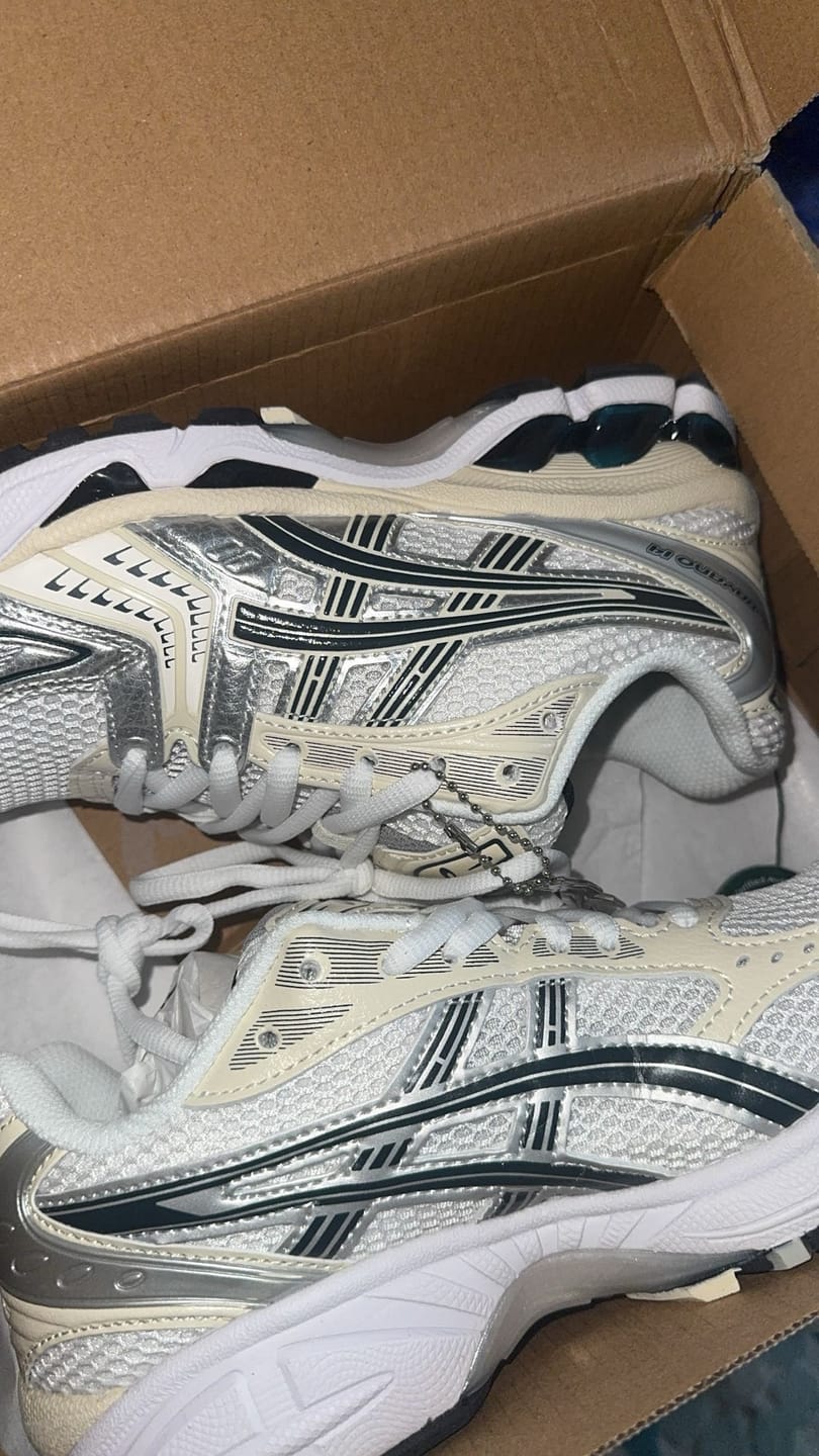 Customer photo review of ASICS baskets Gel Kayano 14 Cream Black metallic Plum