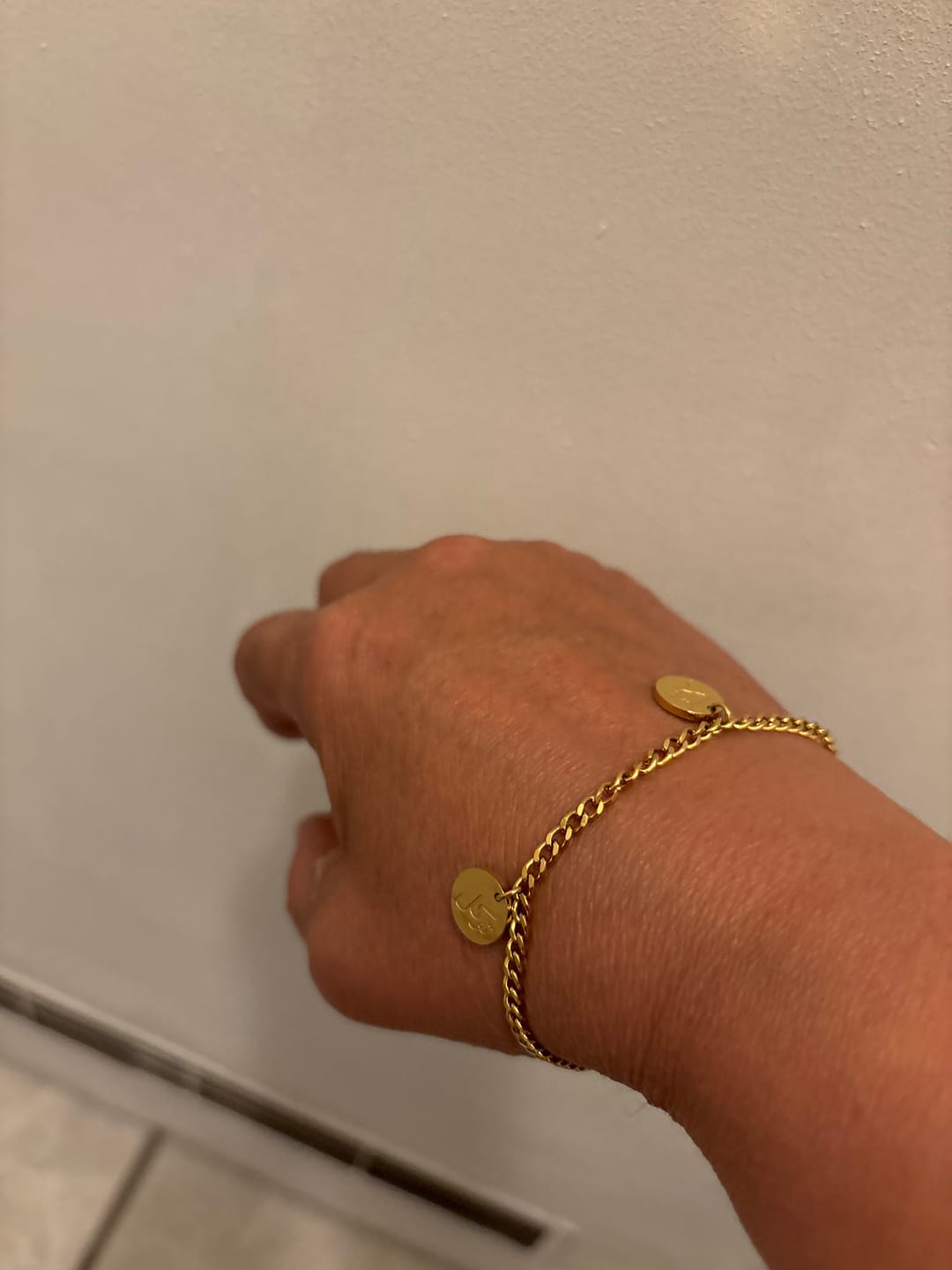 Customer photo review of "Gewiss, mit der Erschwernis, kommt die Erleichterung" Mond Halskette
