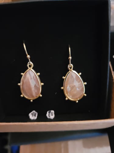 Customer photo review of Boucles d'oreilles Pierre de soleil