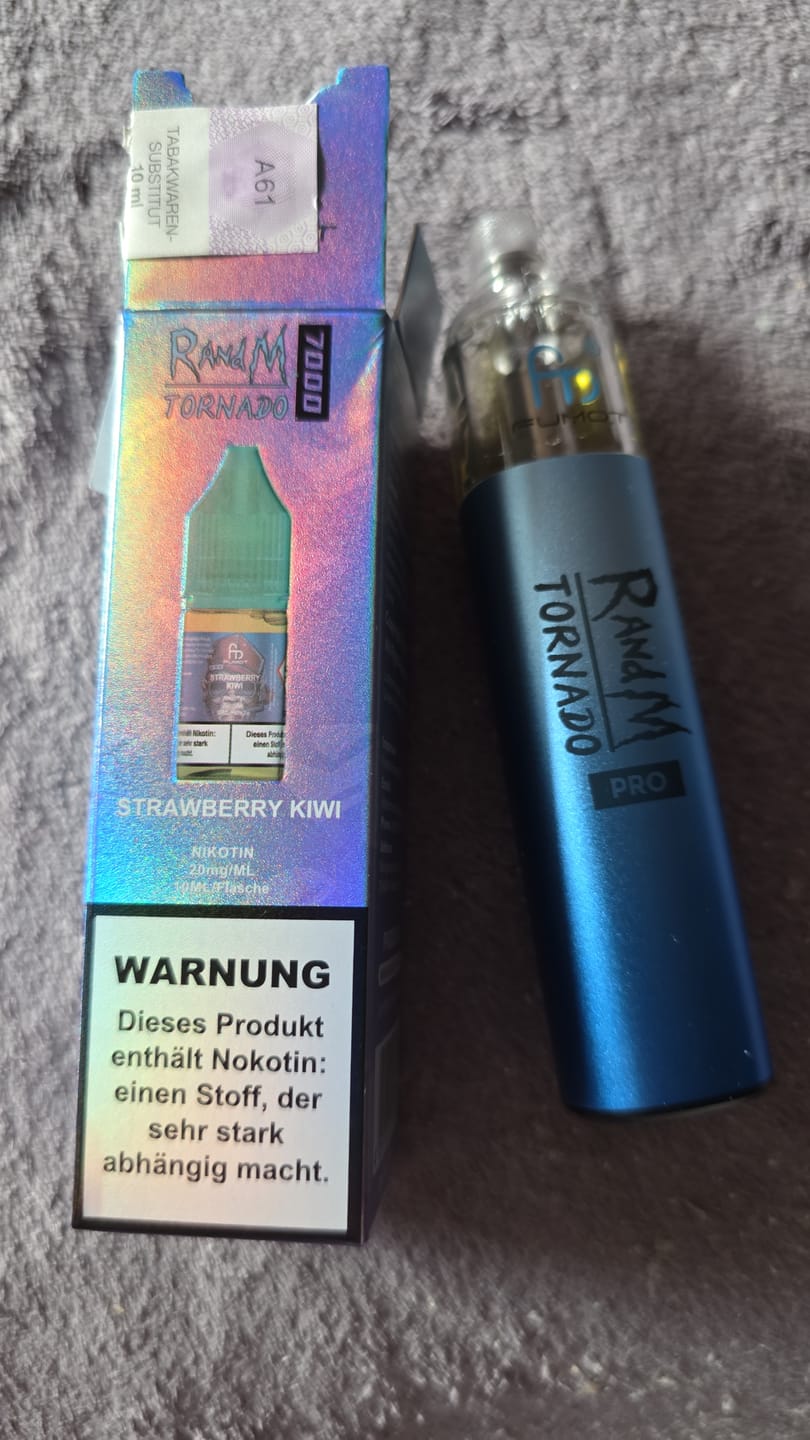 Customer photo review of Fumot RandM Tornado 7000 Liquid Strawberry Kiwi