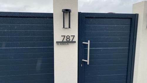 Customer photo review of Numero civico e testo sagomato modello Line 02 Alluminio