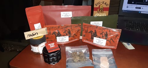 Customer photo review of 1oz Greenhouse Smalls