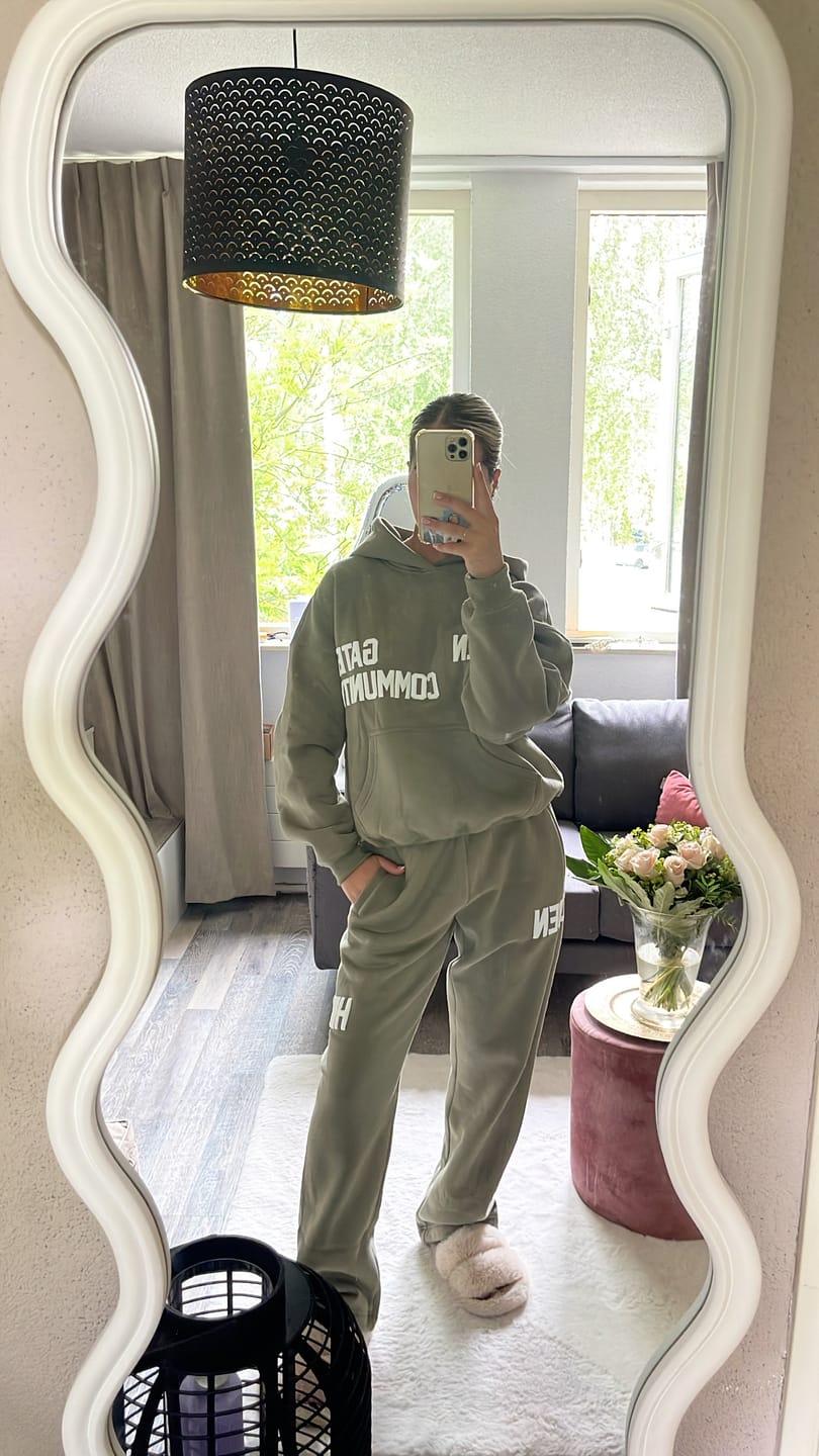 Customer photo review of GATED COMMUNITY STRAIGHT LEG SWEATPANTS SAGE