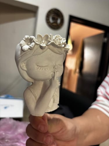 Customer photo review of Molde para Maceta y Florero Niña En Silencio Molde de Silicón