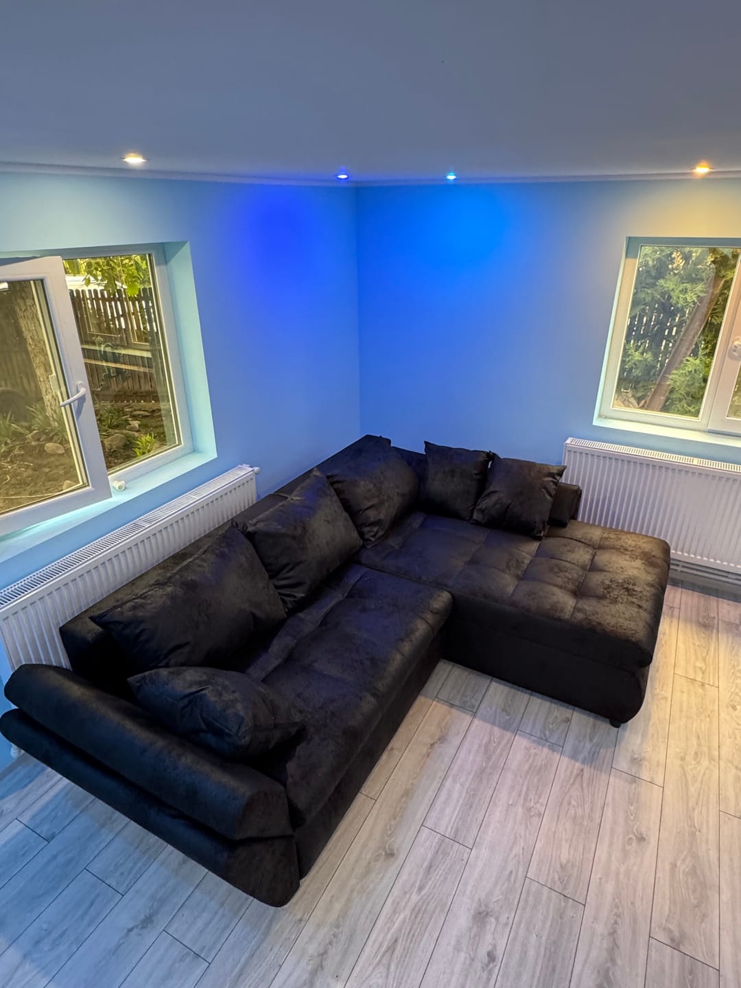 Customer photo review of Colțar extensibil dumonde cu ladă de depozitare si sezut confortabil din spuma HR, Loana Deep Black II 270x185 cm