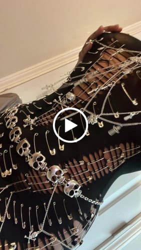 Customer video review of Skull metal chain hollow out top