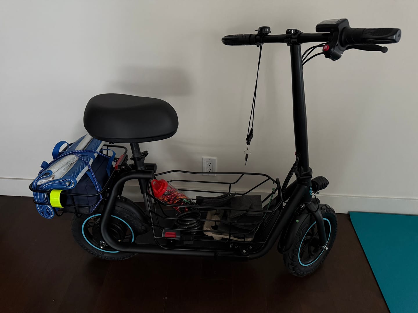 Customer photo review of Gyroor C1S Electric Scooter with seat, Removable Dual Baskets - 800W(Peak) Motor, 18.6 MPH
