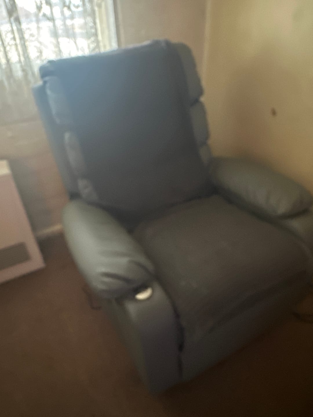 Customer photo review of Levede Massage Chair Recliner 360 Swivel - Comfortable and Stylish Seating Option