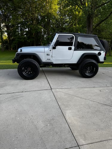 Customer photo review of Rough Country 63830 4 Inch Lift Kit | Long Arm | Jeep Wrangler Unlimited 4WD (2004-2006)