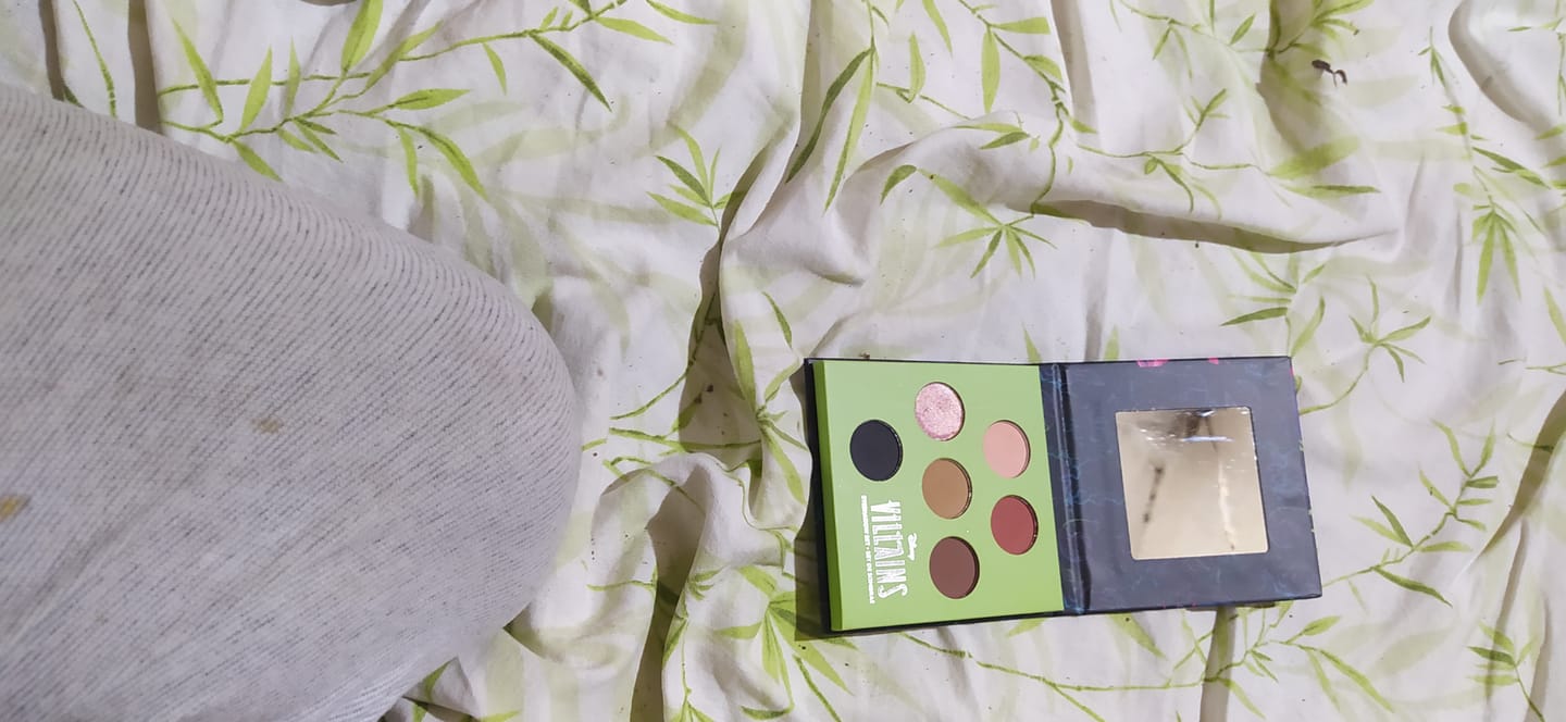 Customer photo review of Set de Sombras Para Ojos Villanas (6 tonos)