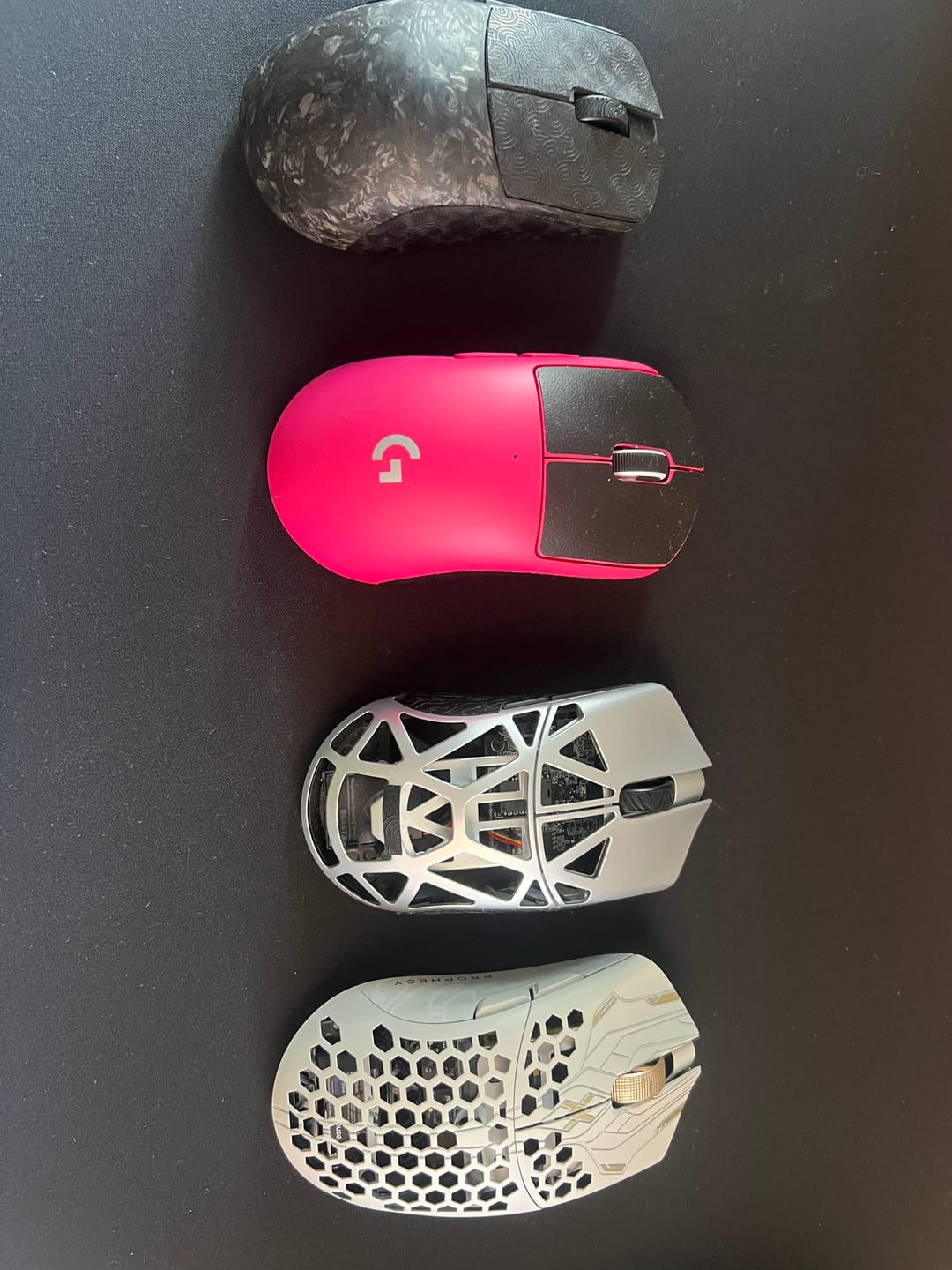 Customer photo review of Finalmouse ULX Prophecy Karbon Fiber Wireless Mouse