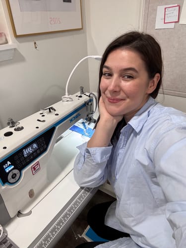 Customer photo review of JACK A5E-A (A.M.H) AI Material Recognition Unlock the Potential of All Fabrics Single Needle Direct Drive Fully Automatic Drop Feed Lockstitch Industrial Sewing Machine Complete Assembled with Table and Stand Included