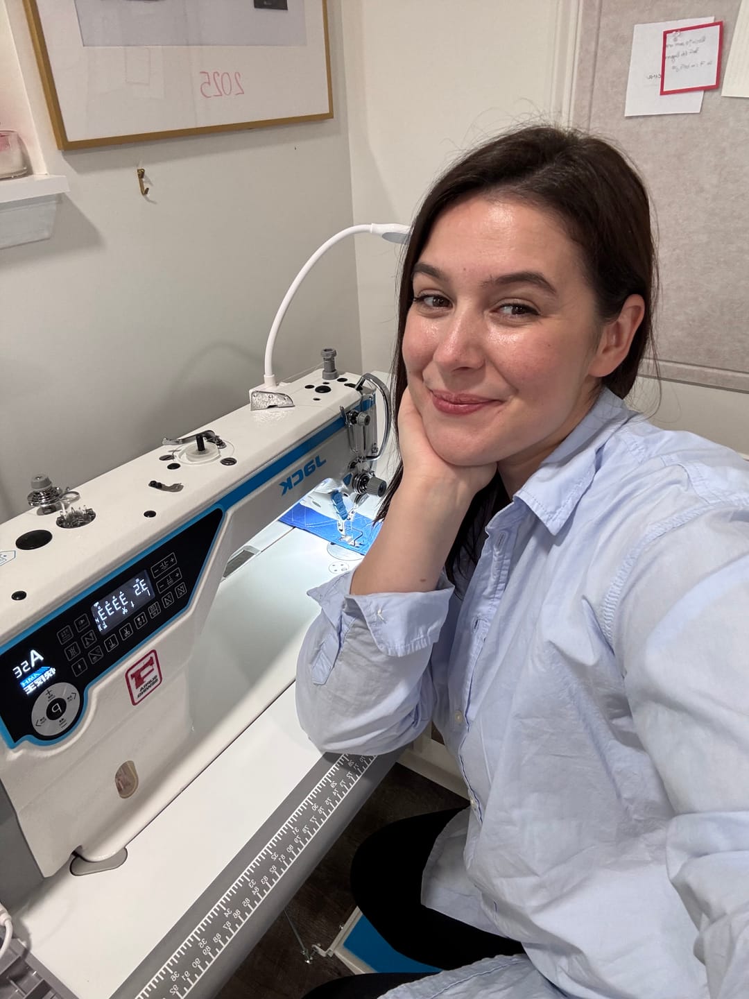 Customer photo review of JACK A5E-A (A.M.H) AI Material Recognition Unlock the Potential of All Fabrics Single Needle Direct Drive Fully Automatic Drop Feed Lockstitch Industrial Sewing Machine Complete Assembled with Table and Stand Included