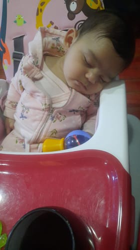 Customer photo review of Silla de Comer Escritorio Balancin Eat&Swing Rosada Bebesit