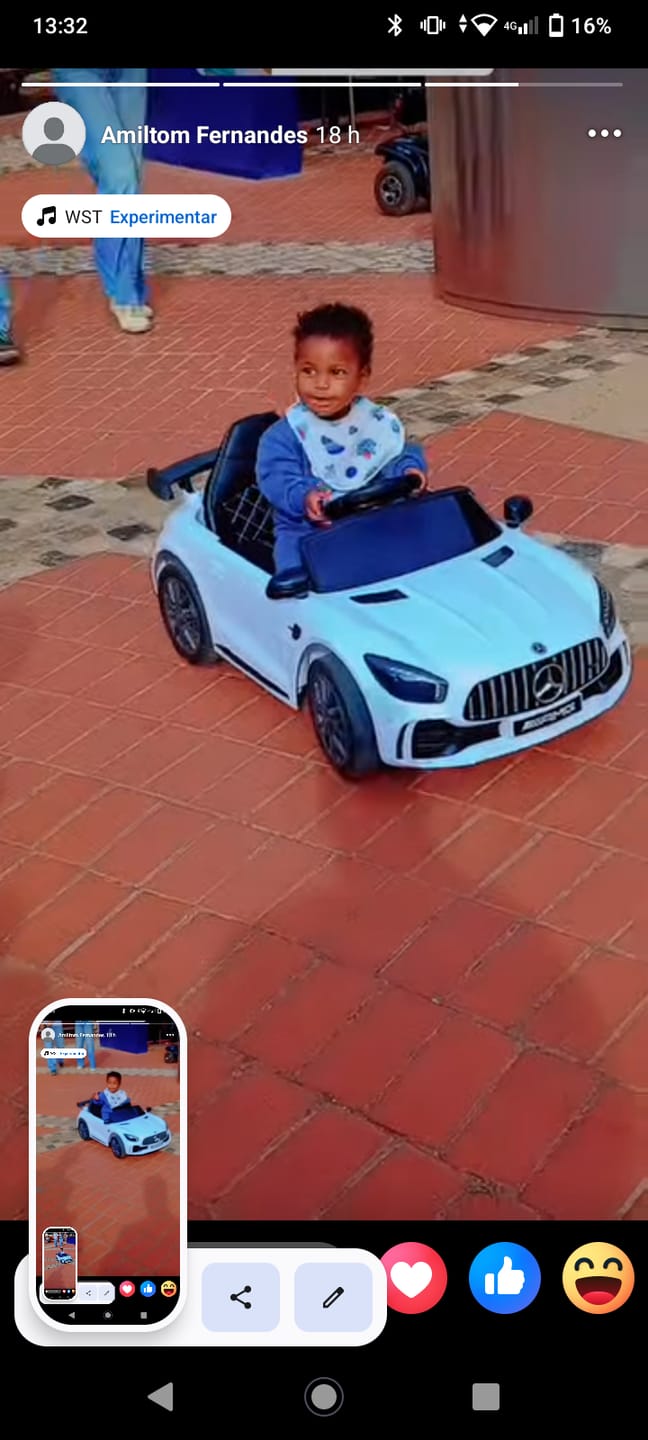 Customer photo review of Carro Elétrico para Criança MERCEDES GTR MINI 12v Branco c/ RODAS DE BORRACHA & ASSENTO EM PELE