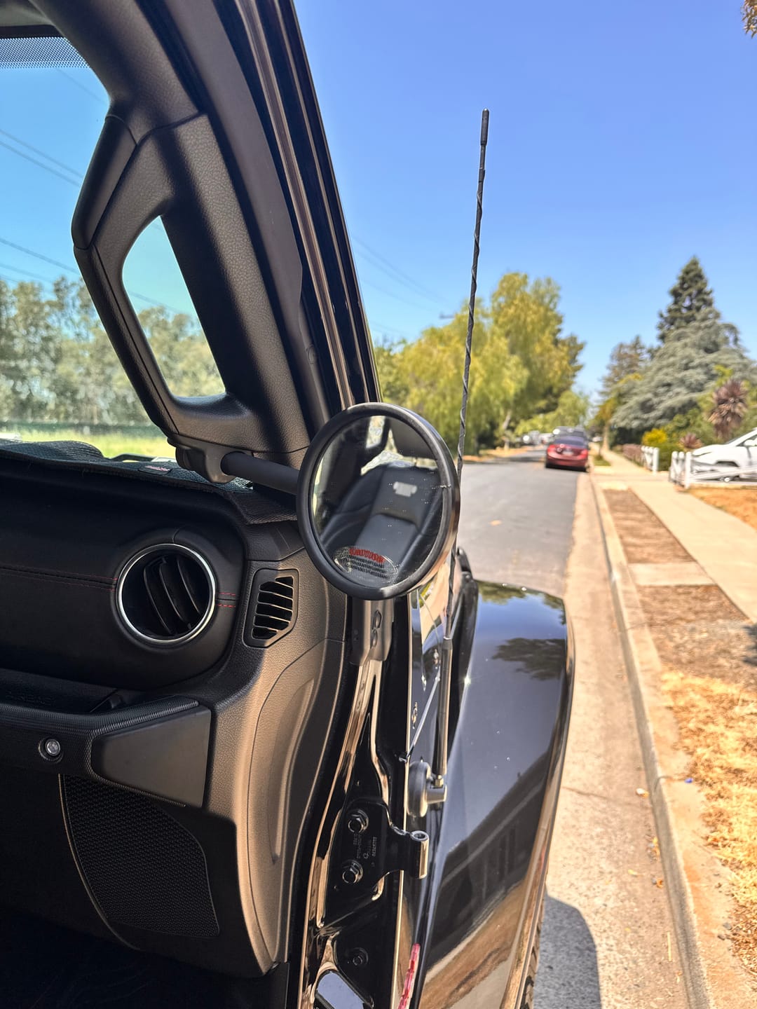 Customer photo review of JL/JLU A-Pillar Side Jeep Mirrors with Base Mount Driver AND Passenger