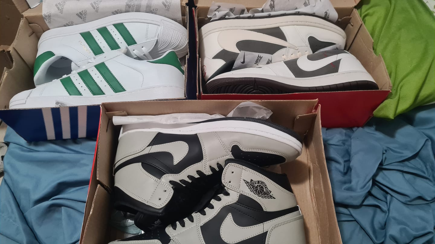 Customer photo review of Tenis Travis Low Reverse Moca