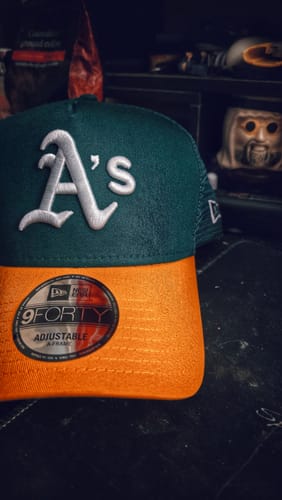 Customer photo review of 9FORTY A-Frame Trucker Oakland Athletics Dark Green Gold Snapback
