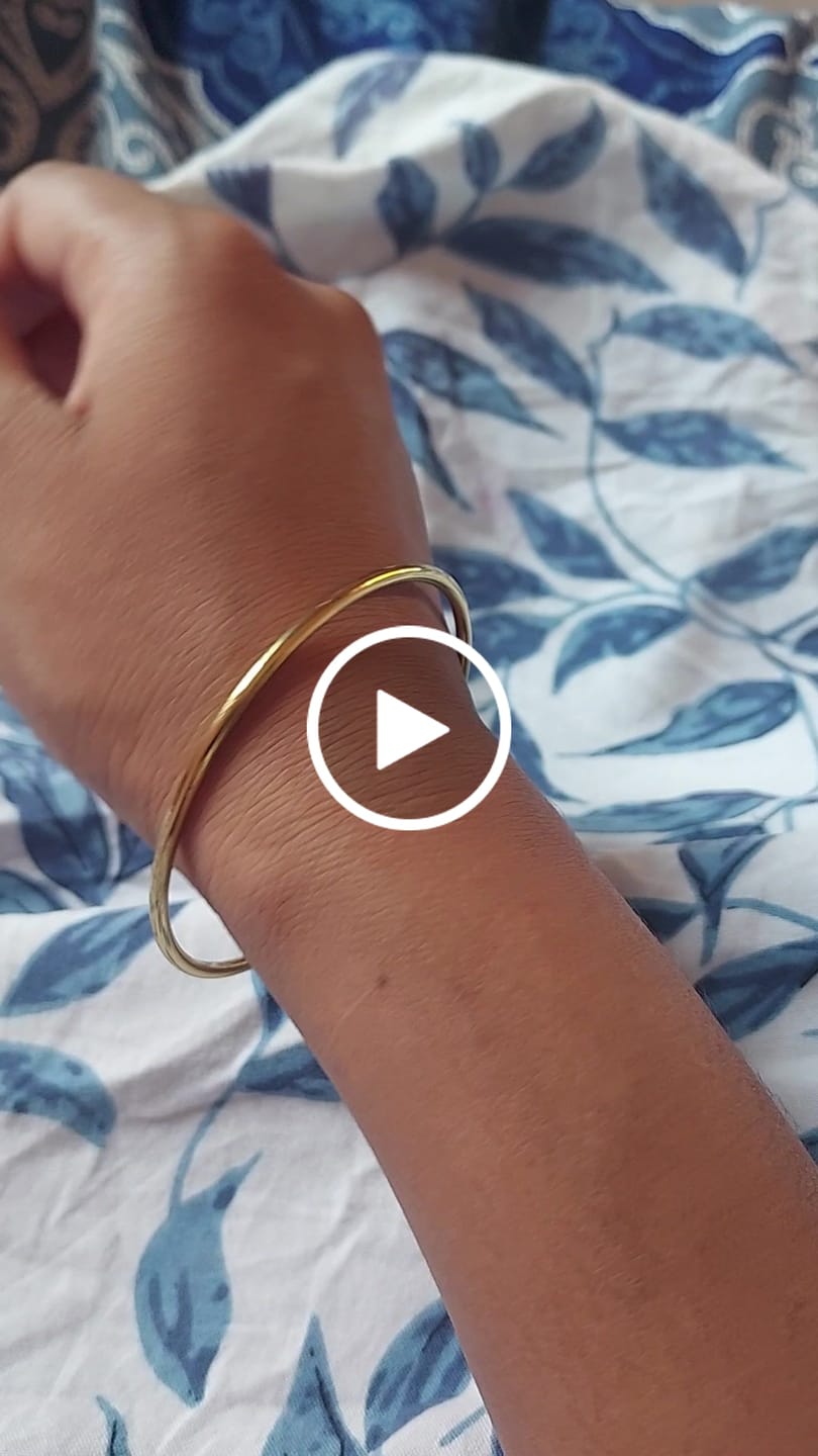 Customer video review of Slim Gold Bangle