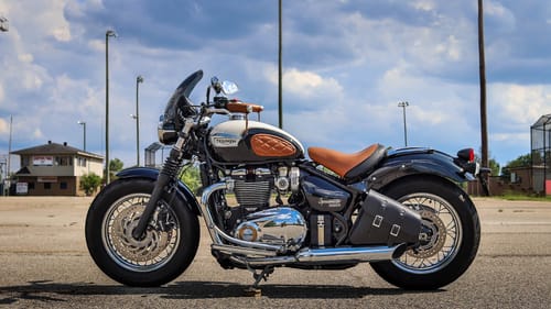 Customer photo review of Triumph Bobber Speedmaster Left Side Solo Bag - TBL01