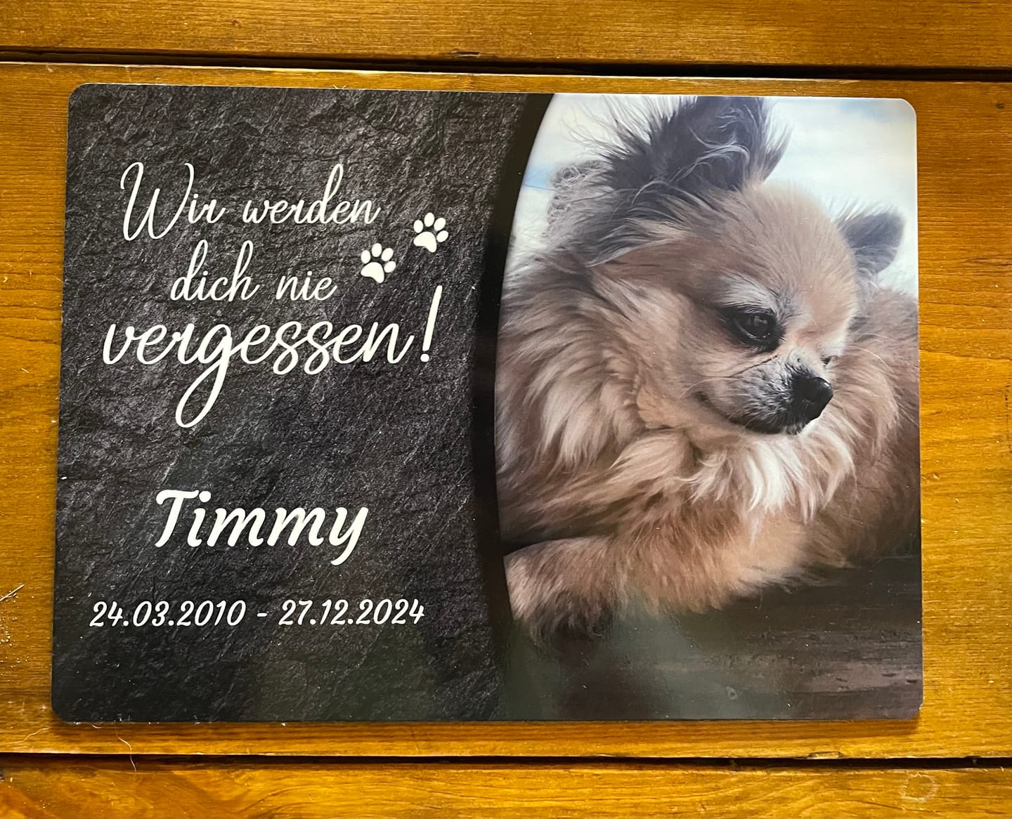Customer photo review of Hunde Gedenktafel mit Foto & Spruch (UV- & Wetterfest)