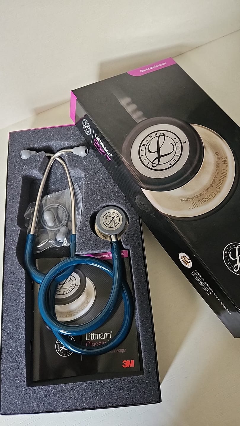Customer photo review of Littmann Classic III Monitoring Stethoscope: Caribbean Blue 5623