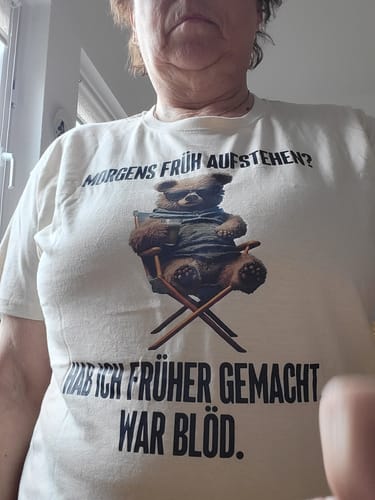 Customer photo review of MORGENS FRÜH AUFSTEHEN | Premium Shirt Unisex