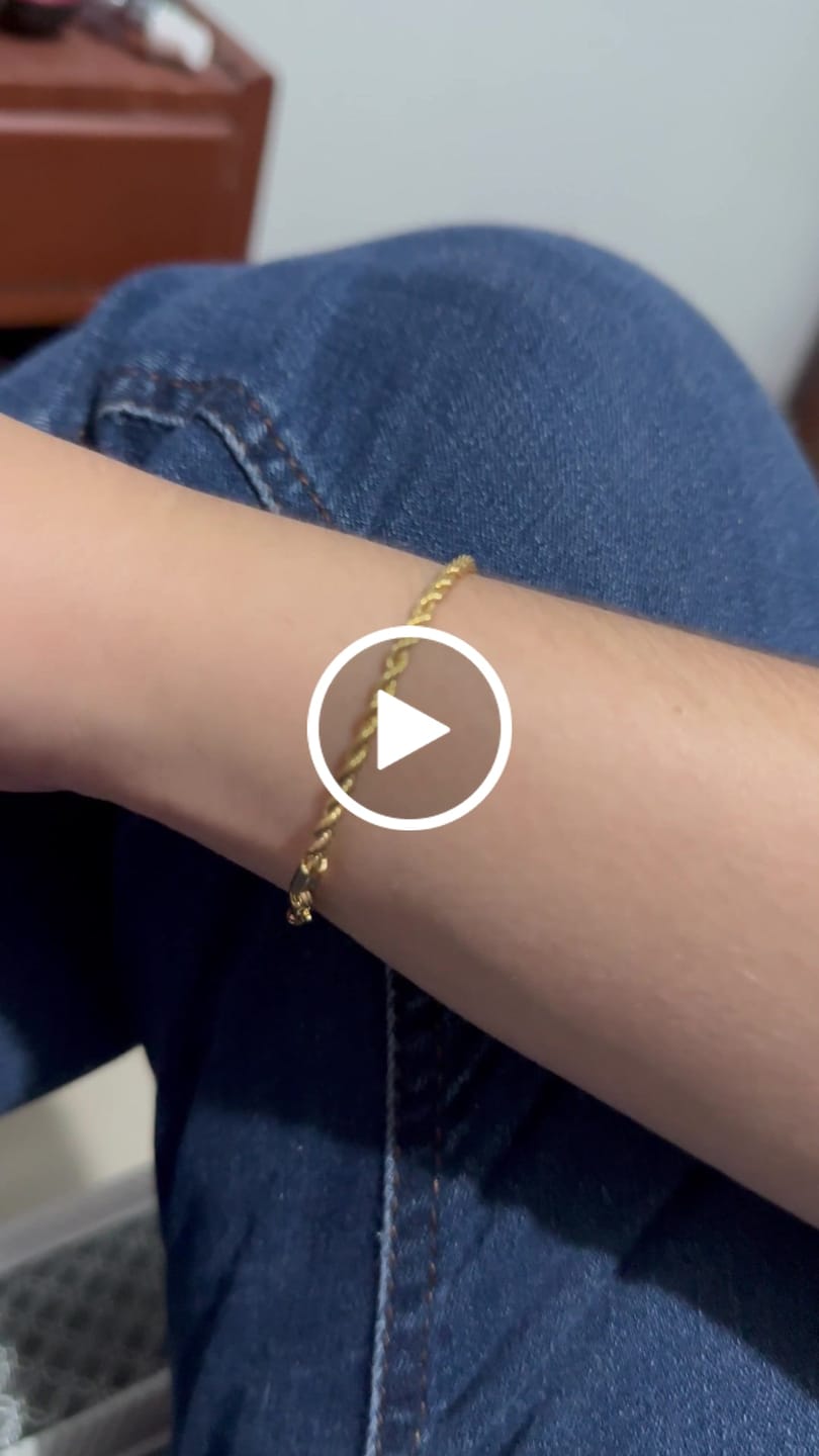 Customer video review of Pulsera Lazo en Oro laminado 18k